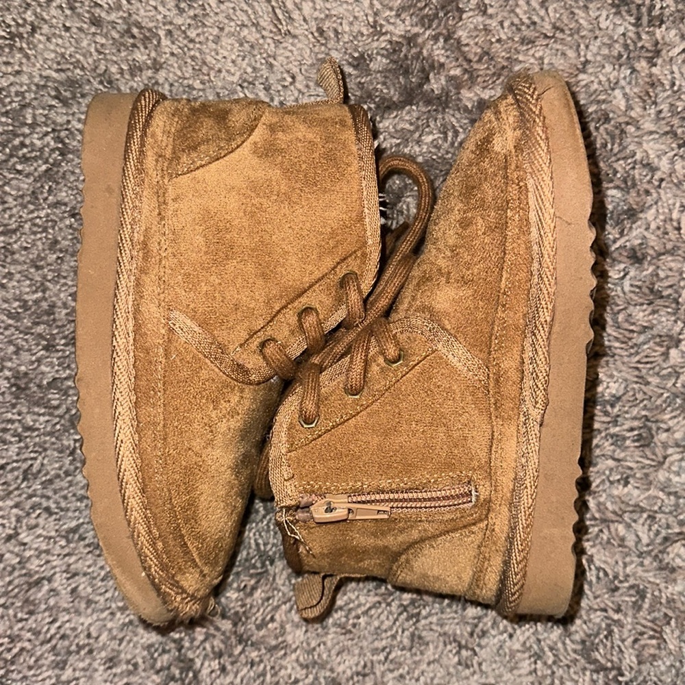 Kids boots size 10